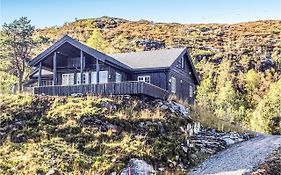 5 Bedroom Nice Home In Matredal